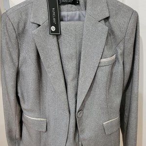 Yunclos Women's Grey Suit Size Medium Blazer and Pants